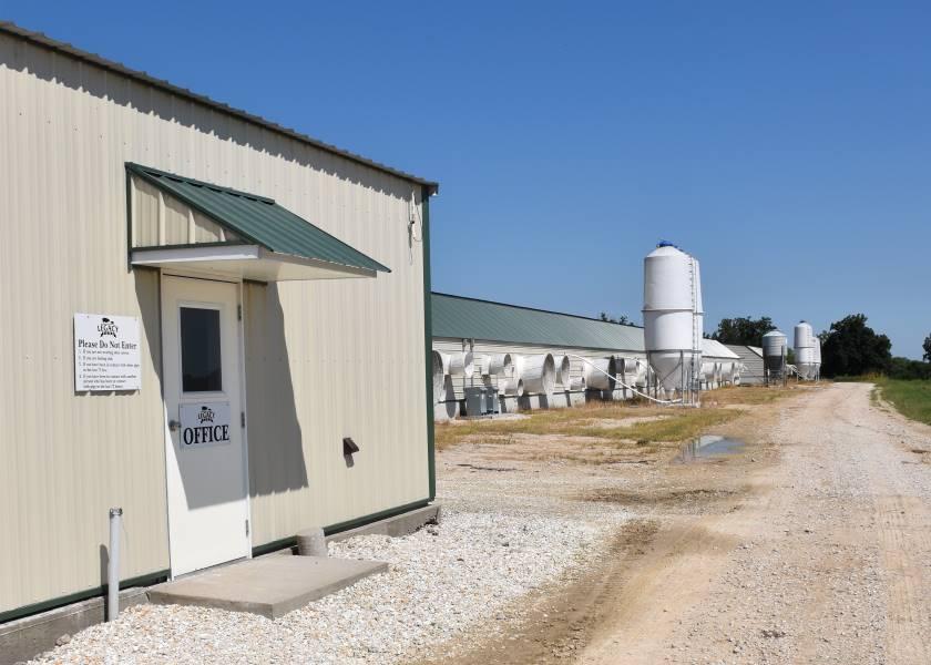 Supply Entry Rooms Reduce the Risk of Virus Introduction on Your Farm